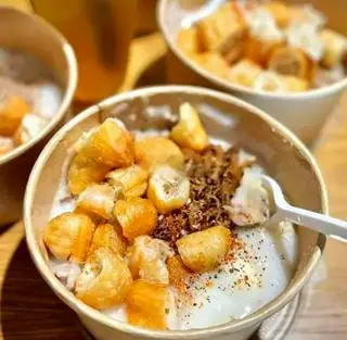 Hình ảnh Cháo sụn - ruốc nấm - thịt băm - quẩy
