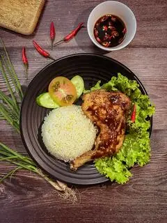 Hình ảnh Cơm Chiên Gà Góc Tư Sốt Tiêu Đen