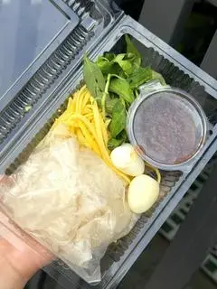 Hình ảnh Chấm trứng xoài rau răm
