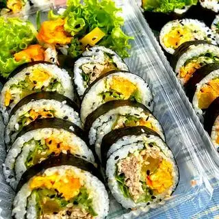 Hình ảnh Kimbap cá ngừ sốt mayo