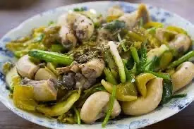 Hình ảnh Dồi trường xào cải chua