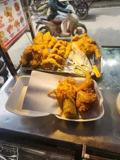 Hình ảnh nửa con gà + khoai