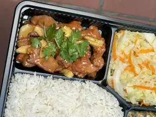Hình ảnh Cơm Thịt heo chiên sốt chua ngọt
