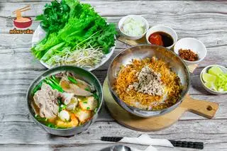 Hình ảnh hủ tiếu khô thập cẩm có xương