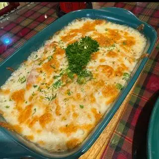 Hình ảnh Nui xoắn cá hồi sốt pesto đút lò/ Baked salmon fusilli with pesto sauce