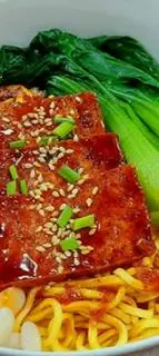 Hình ảnh mì xào sườn xá xíu tóp mỡ chay