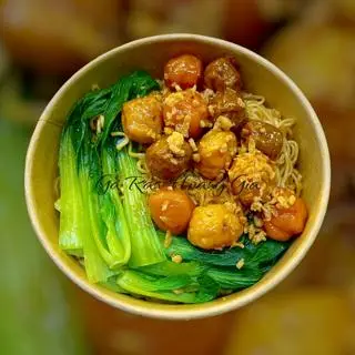 Hình ảnh Mì Trộn  Tương Đen Viên Chiên Sốt Mắm Bơ Tỏi
