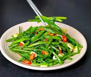 Hình ảnh Rau muống xào tỏi 