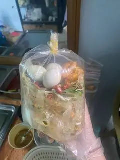 Hình ảnh Bánh tráng sợi khô trộn khô bò