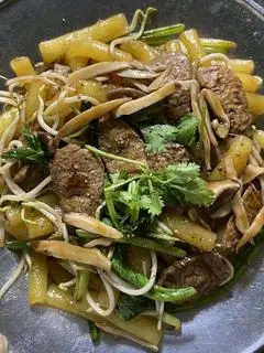 Hình ảnh Nui xào bò chay Âu Lạc