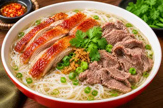 Hình ảnh Bún râu rồng vịt quay - thịt bò龙须粉烤鸭+牛肉