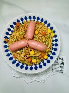 Hình ảnh Mỳ trộn xúc xích