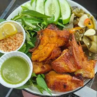 Hình ảnh Phần Gà Ta thả vườn nướng sả ớt