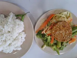 Hình ảnh Cơm chả lụa chay (1 cái)