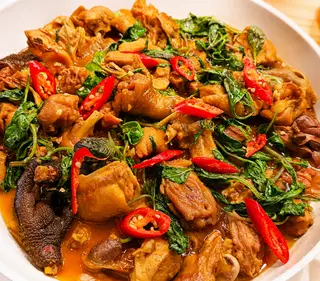 Hình ảnh Cơm __Gà Kho Lá Huế
