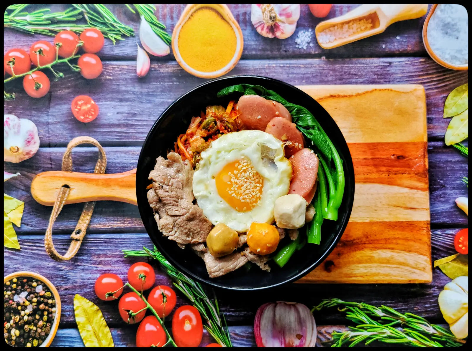Hình ảnh Mì trộn bò ĐB kim chi + xiên que + xúc xích + trứng
