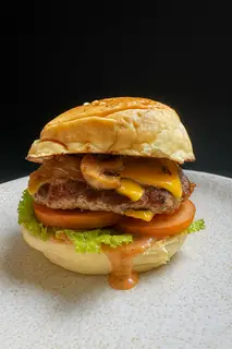 Hình ảnh Burger bò cổ điển - classic beef burger