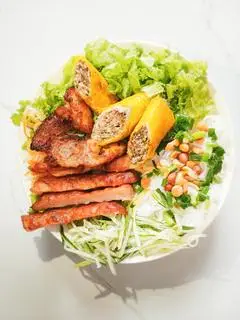 Hình ảnh Bún thịt nướng đầy đủ