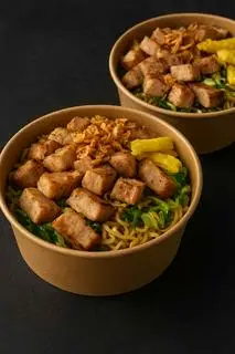 Hình ảnh Mì trộn nem nướng