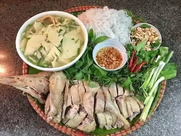 Hình ảnh Vịt luộc 1/2 con+Canh măng tiết