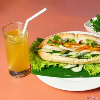Hình ảnh Bánh mỳ gà nấm + Trà quất S