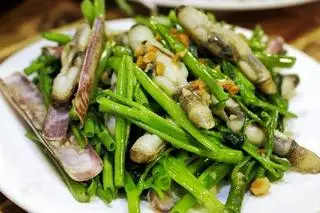 Hình ảnh Ốc móng tay xào rau muống