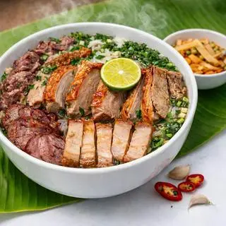Hình ảnh Phở thập cẩm (Vịt quay, ba chỉ, lạp sườn)