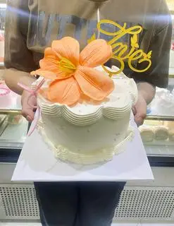 Hình ảnh Bánh kem hoa ly (15cm)