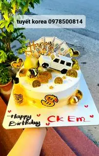 Hình ảnh Bánh vừa 2 chân kem vàng cắm dal đồng x u chai rươu oto