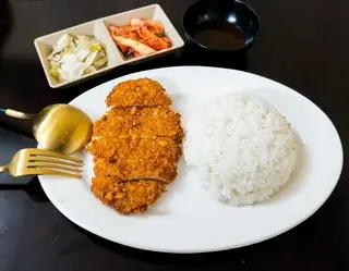 Hình ảnh Cơm thịt lợn chiên tonkatsu