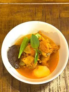 Hình ảnh Cà Ri Đầu Cổ Chân Gà