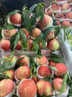 Hình ảnh Hộp Đào  bổ miếng 500gr  