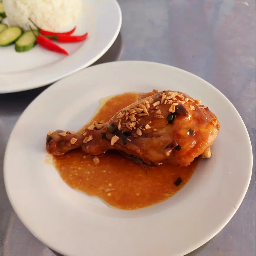 Hình ảnh Cơm đùi gà sốt dầu hàu