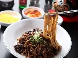 Hình ảnh Mì đen sợi tươi