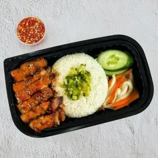 Hình ảnh Cơm Ba Rọi Rút Sườn Xốt Chua Cay