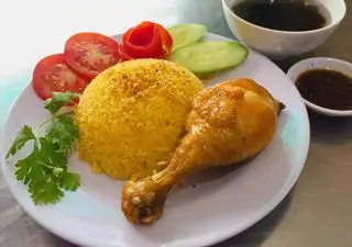 Hình ảnh Cơm gà xối mỡ - Đùi tỏi
