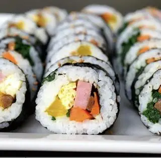 Hình ảnh Cơm cuộn kimbap