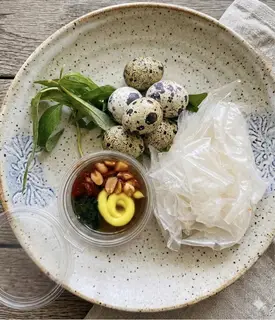 Hình ảnh Bánh tráng chấm sốt me 5 trứng