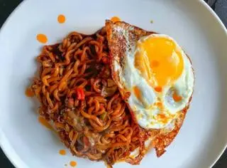 Hình ảnh Mì Trộn hh Trứng chiên