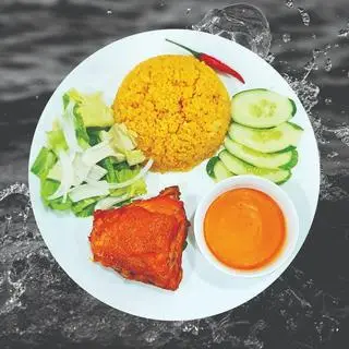 Hình ảnh Cơm Má Dùi Gà Quay