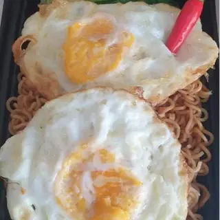 Hình ảnh Mì gói Xào Trứng Opla 