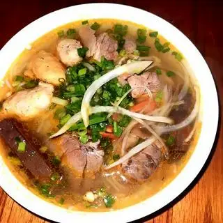 Hình ảnh Bún bò Huế đặc biệt