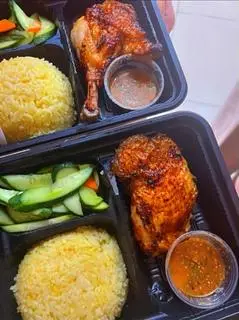 Hình ảnh Cơm gà rán ngũ vị 