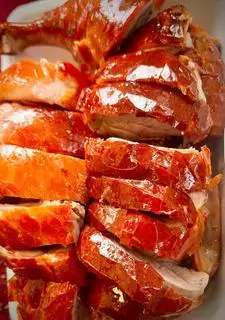 Hình ảnh Vịt quay da giòn tì bà nửa con