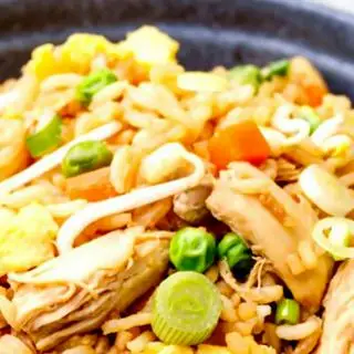 Hình ảnh Cơm gà xé trung muoi