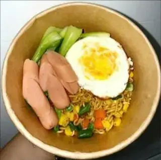 Hình ảnh Mỳ Trộn Indomie 2 cây Xúc Xích Heo