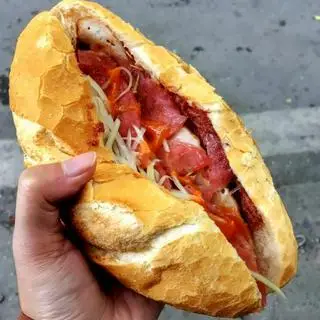 Hình ảnh Bánh mỳ pate xúc xích