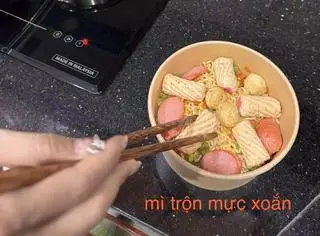 Hình ảnh Mỳ trộn mực xoắn