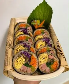 Hình ảnh Kimbap Bò Tiêu Nấm