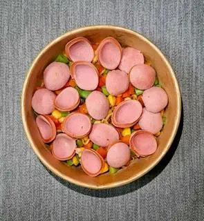 Hình ảnh 2 mỳ trộn 2 xúc xích 